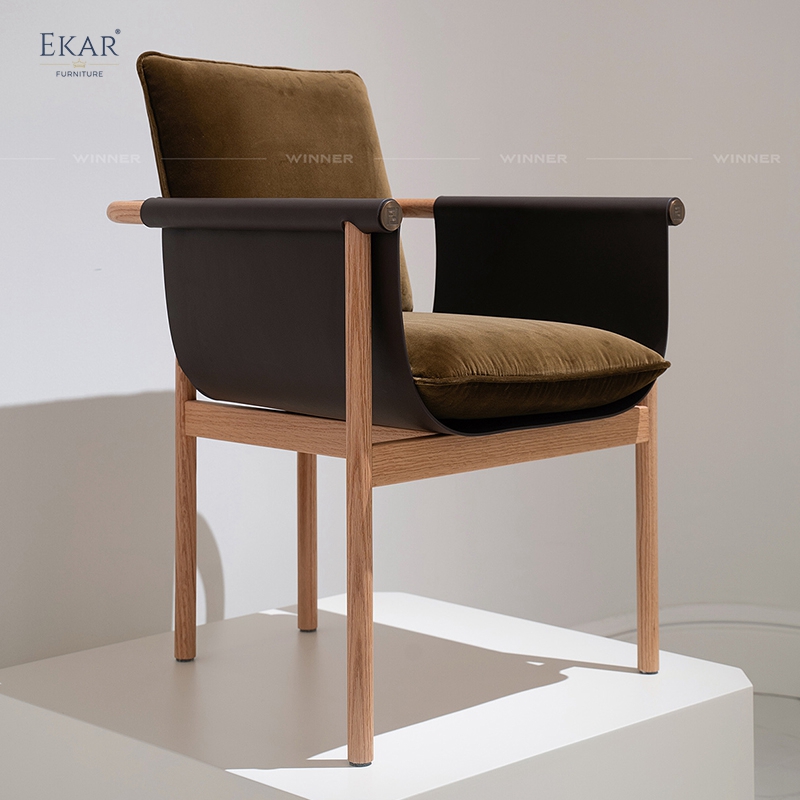 Modern Saddle Leather Dining Chair – Sleek Wooden Legs with Luxe Comfort