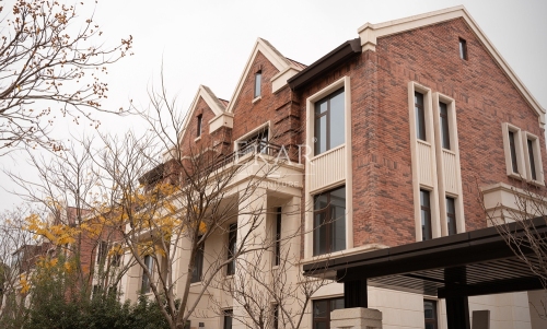 Quiet Luxury: How Custom Woodwork Transformed This Villa