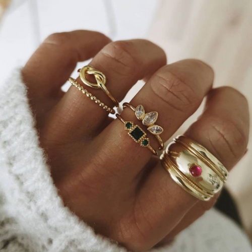 Edary Boho Finger Rings Gold Joint Ring Sets Rhinestone Hand Accessories for Women and Girls(5PCS)