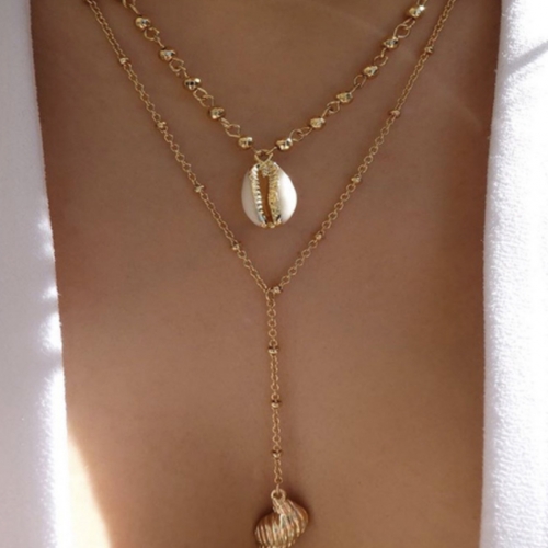 Boho Layered Conch Pendent Necklace Gold   Seashell Necklaces Chain Jewelry for Women and Girls