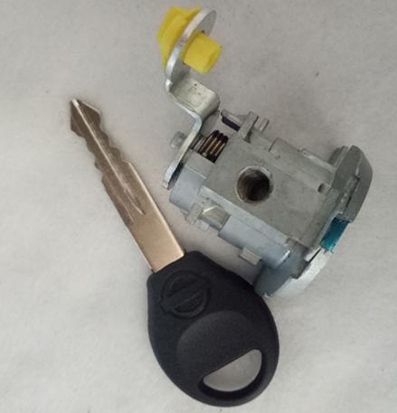 Left Door lock Cylinder Auto Door Lock Cylinder For Nissan New Tiida 08 Central lock