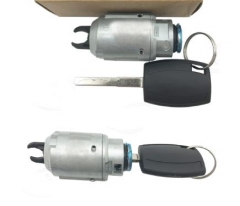 FORD FOCUS
Before the engine cover lock