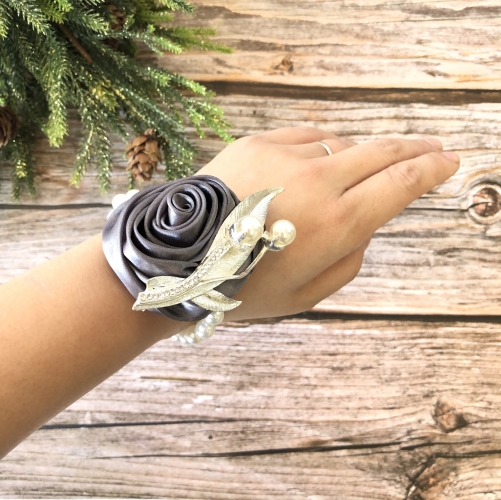 Class Wrist Corsage for Prom Wedding Bridegroom Guest