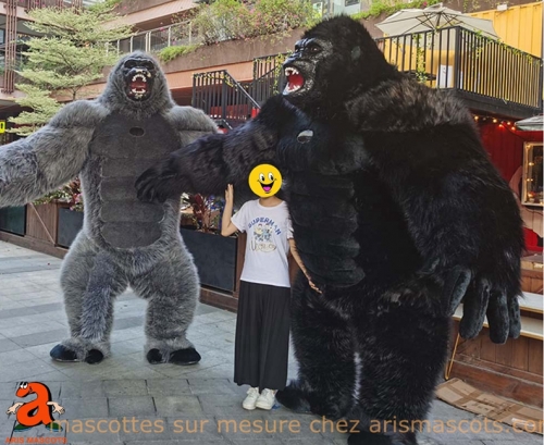 2.6m Giant KingKong Inflatable Costume Walking Mascot King Kong Adult Size Full Body Scary Gorilla Blow up Suit Halloween Fancy Dress Chimpanzee Cospl