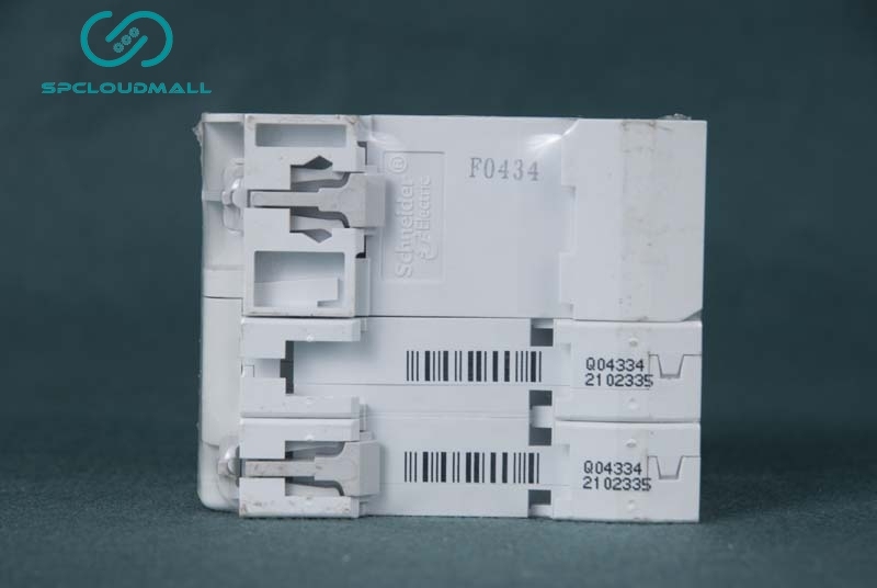 SCHNEIDER BREAKER  C10   EA9R2PC10A30mAAC