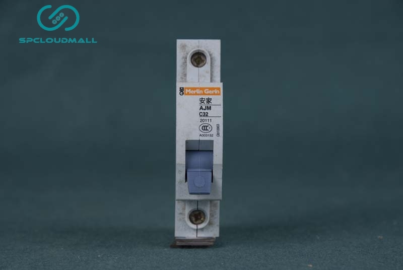 SCHNEIDER BREAKER AJMC32