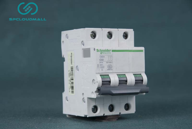 SCHNEIDER BREAKER  C65H3PC32A
