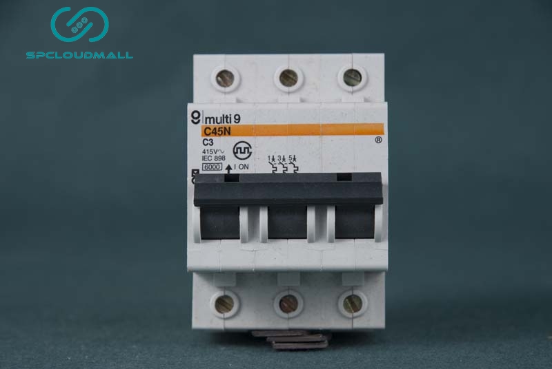 SCHNEIDER BREAKER  C45N3PC3A