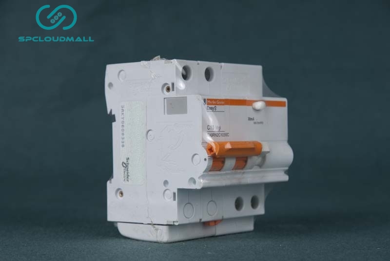 SCHNEIDER BREAKER  C10   EA9R2PC10A30mAAC