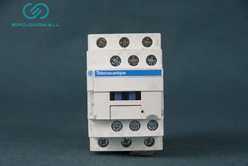 SCHNEIDER CONTROL RELAY  CAD32U7C AC240V