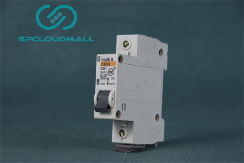 SCHNEIDER BREAKER C45N1PC40A