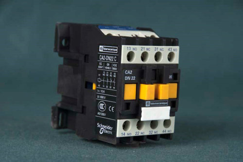 SCHNEIDER CONTROL RELAY CA2DN22B5C AC24V