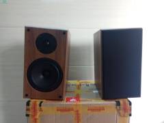 TWO DEIVIDED-FREQUENCY SOUND BOX 21cmx29.6x36.8