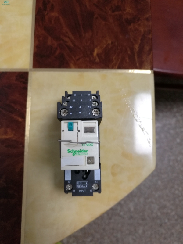 SCHNERDER INTERMEDIAT RELAY 12V