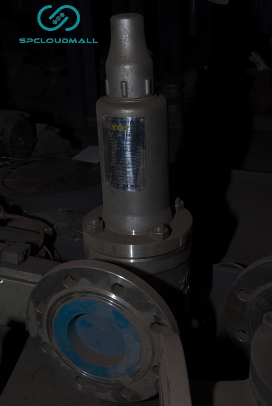 :STAINLESS STEEL SAFETY (RELIEF)VALVE A42Y-40P DN80 TAKE OFF PRESSURE ：31.5MPa MEDIUM ：OXYGEN FRANGE METERIAL：304