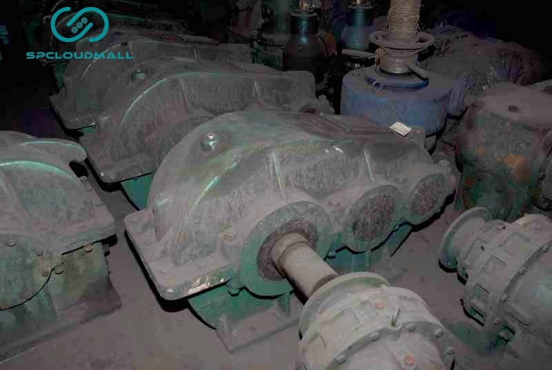 CYLINDRICAL GEAR REDUCER ZLC600-20.26-1