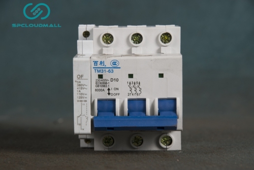 MOULDED CASE CIRCUIT BREAKER  TM31-63D103P OF