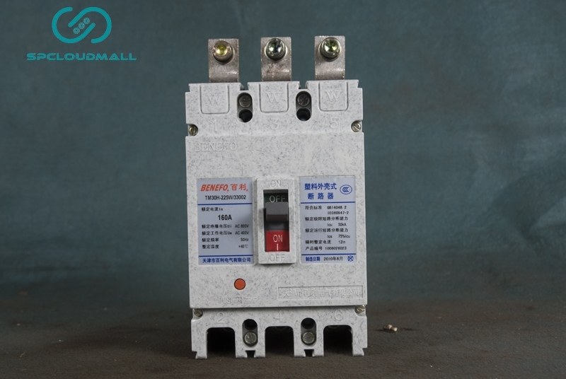 MOULDED CASE CIRCUIT BREAKER   TM30H-225W33002 160A