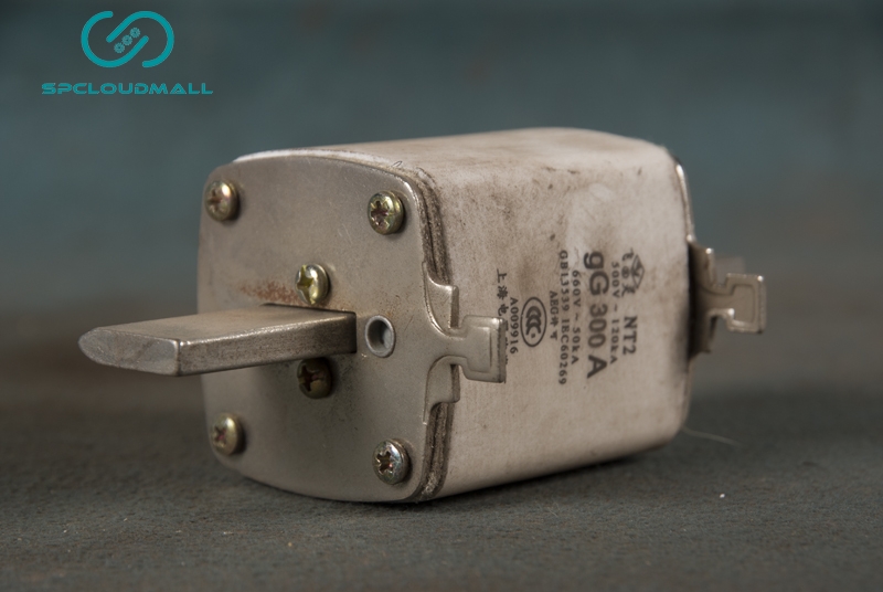 HIGH VOLTAGE FUSE  gG300A