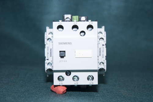 SIEMENS CONTACTOR 3TF4422-0XG0 AC-3 15KW 400V 50Hz  Us AC 36V