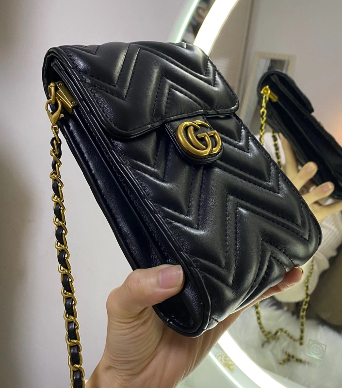グッチ スマホショルダー GGマーモント