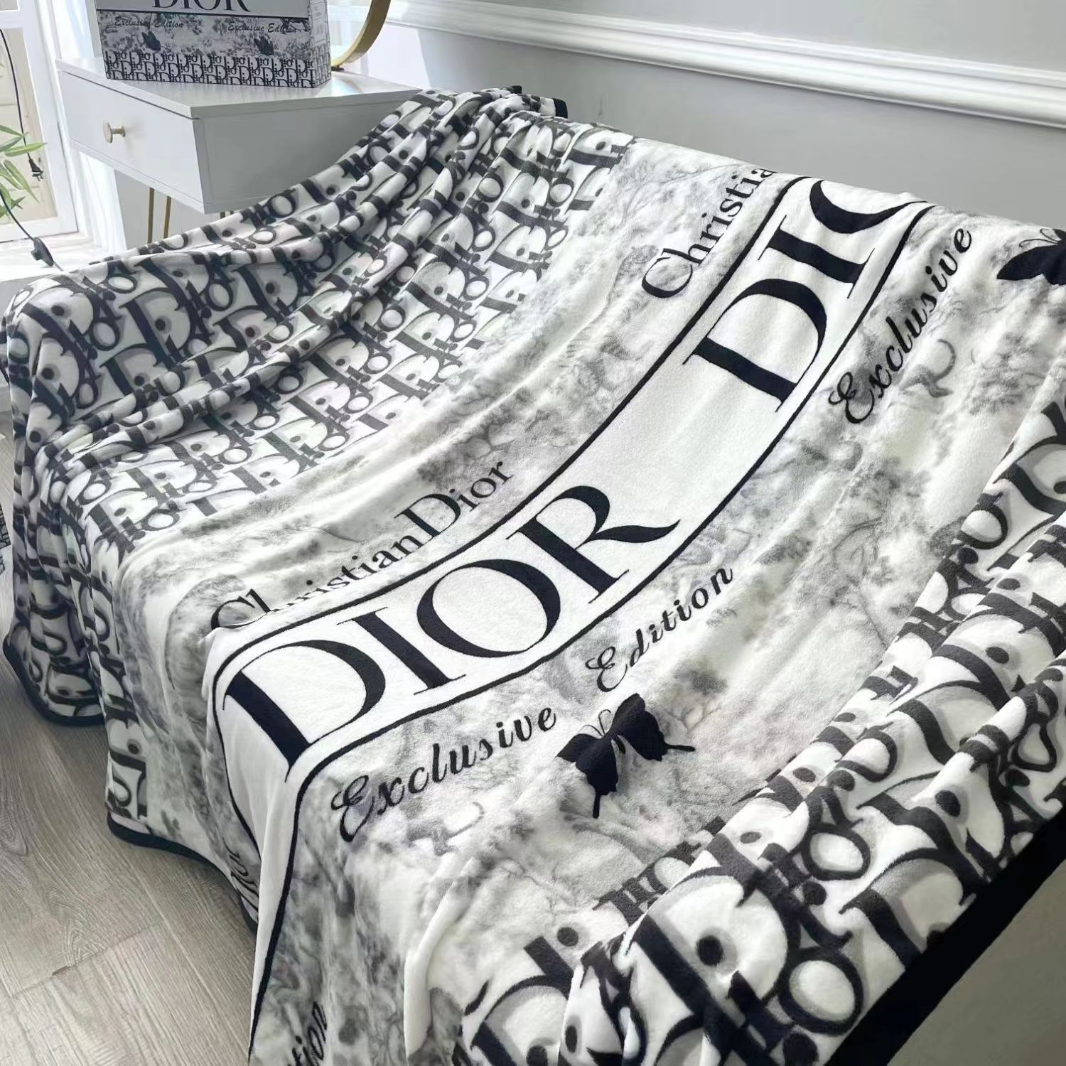 ディオール 柔らかいブランケット Diorシグネチャー 毛布 ギフト