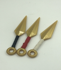3个颜色小的金色苦无