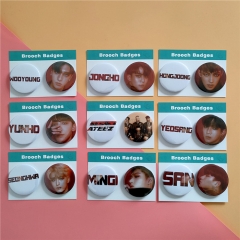ATEEZ徽章 两个一套胸章SEONG HWA胸针饰品JONG HO衣服装饰BROO CH