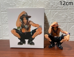 蹲姿艾斯12 cm 280克