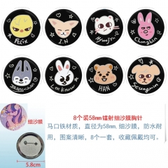 StrayKids 8款一套圆形镭射细沙膜胸针58mm