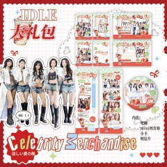 i-dle草莓set礼包 16.2x15.8cm 明星周边创意礼品套装吧唧小卡片