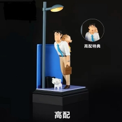 广志小新，下班路灯场景 带电池，可亮灯，双头雕。 高度 35厘米 重量 450克 彩盒尺寸21*19.5*32.5 做工精细