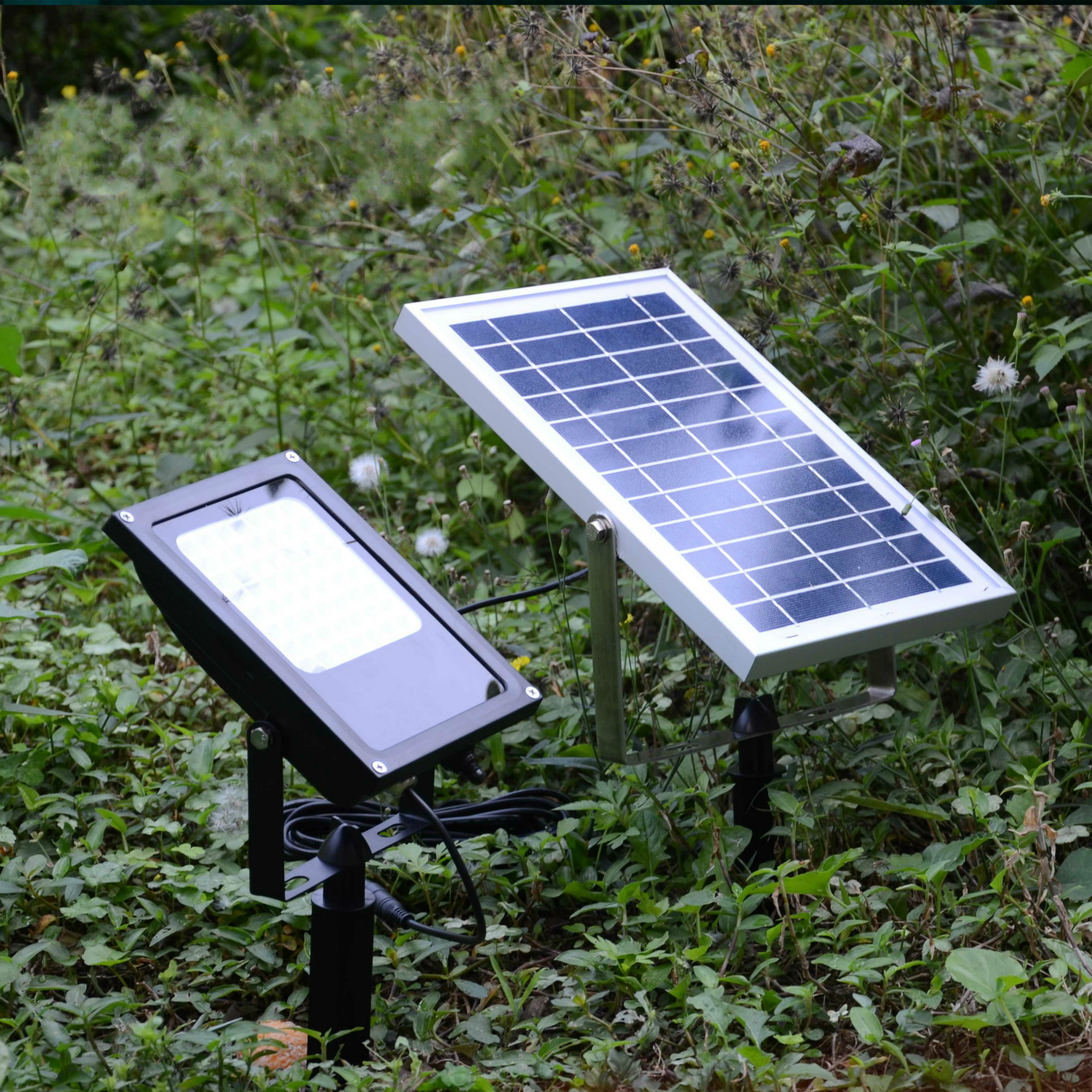 15w-solar-rgb-flood-light-install