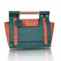 RAIKOU Vegetable-tanned leather handbag with wood handle