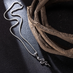 Men's necklace with snake pattern