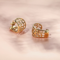 ORNAMENT classic stud earrings with openwork design