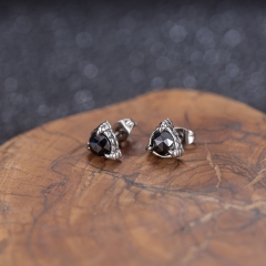 EAGLE CLAW stud earrings with eagle claw design, faceted black onyx stone, stainless steel