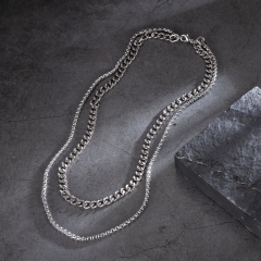 DOUBLE-LAYER combination of 2 different stainless steel chains in a trendy double layer look