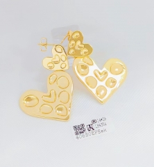 Earrings stitching heart shape