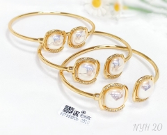 Bracelet gold pearl