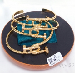 bracelet gold polished fashion