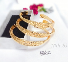 Bracelet gold irregular polished