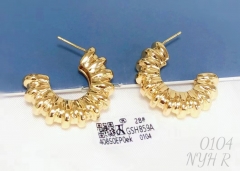 Irregular shape of gold earrings