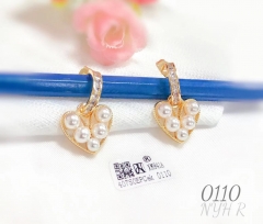 Gold earrings pearl heart model