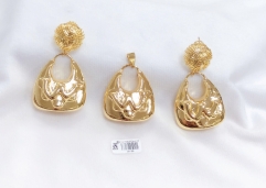 Earrings and pendant set gold