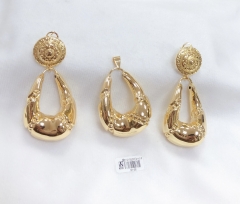 Gold earring pendant set