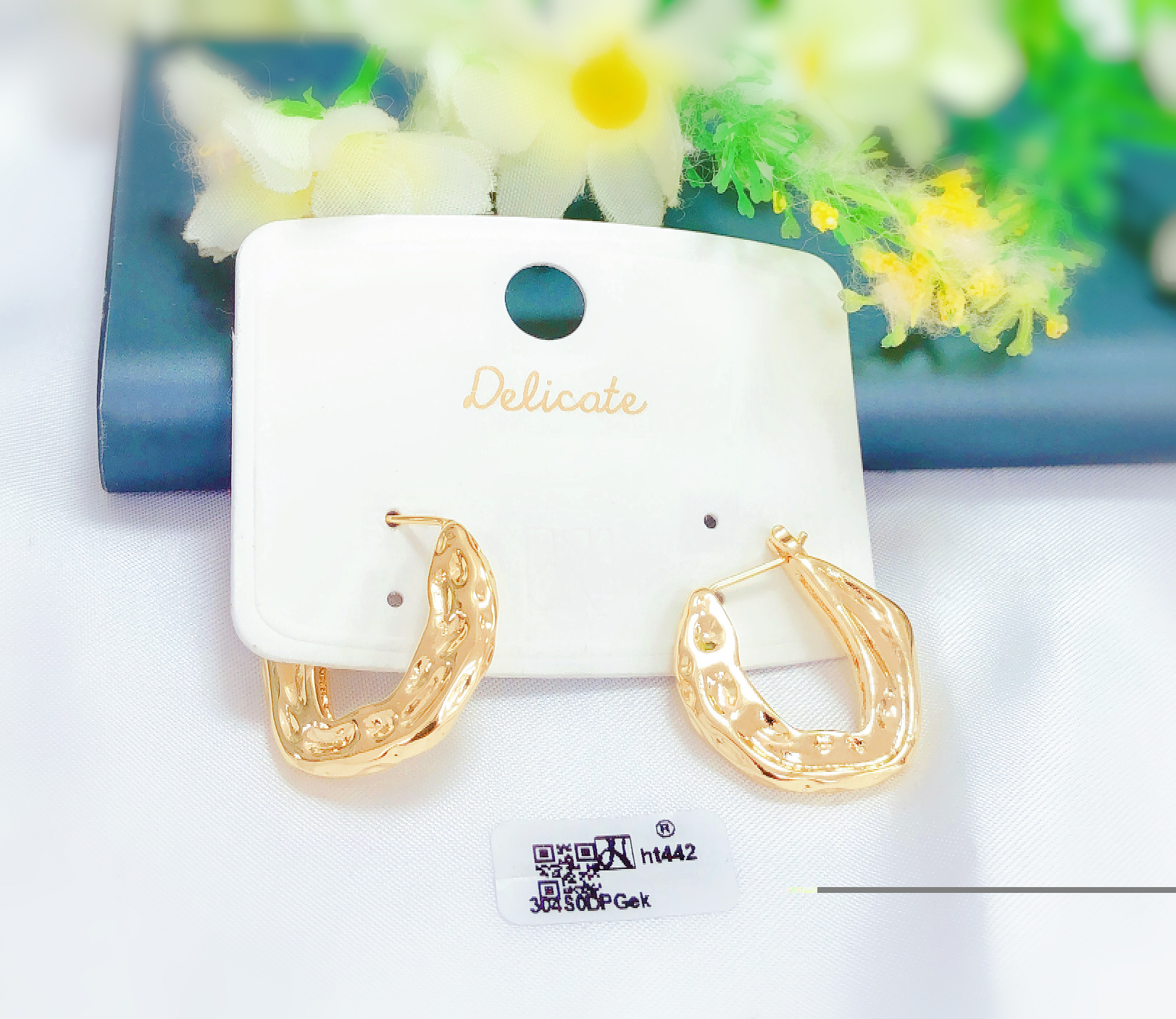 Gold all-match earrings