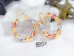 Twist curl Eye-catching earring