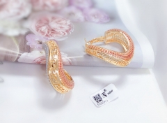 Curved hoop earrings