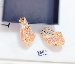 Hollow dazzling earring